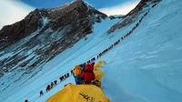 Tok! Nepal Resmi Batasi Pendaki ke Gunung Everest