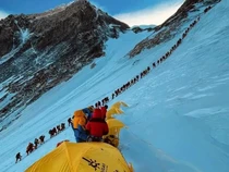 Bau Tak Sedap Gunung Everest gegara Tinja Pendaki