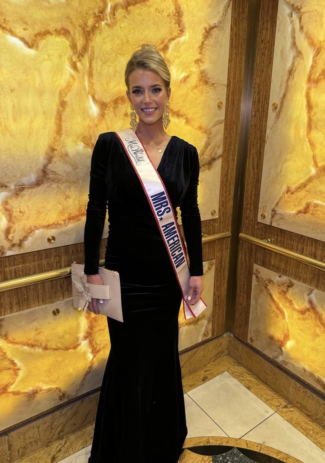 Banyak dari kita memiliki anak, dan menurut saya tidak ada salahnya menunjukkan bahwa saya baru saja punya bayi. Sepertinya, perutku tidak akan rata sempurna,” akunya. Foto: Dok. Instagram