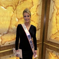 Banyak dari kita memiliki anak, dan menurut saya tidak ada salahnya menunjukkan bahwa saya baru saja punya bayi. Sepertinya, perutku tidak akan rata sempurna,” akunya. Foto: Dok. Instagram