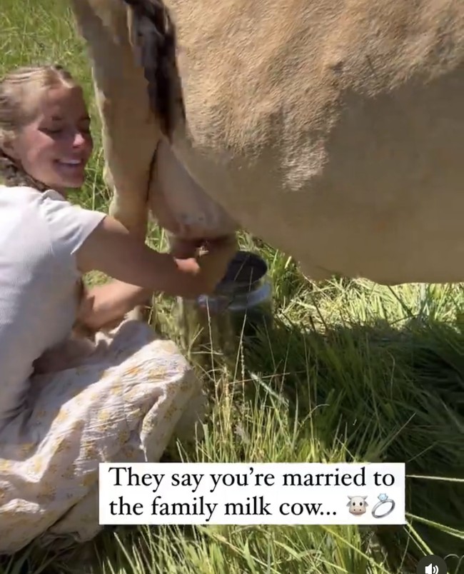Bak cerita dongeng, Hannah mendokumentasikan kehidupannya di Instagramnya yang sering memetik bunga di kebun, memerah sapi, memasak yang dibantu oleh anak-anaknya. Foto: Dok. Instagram