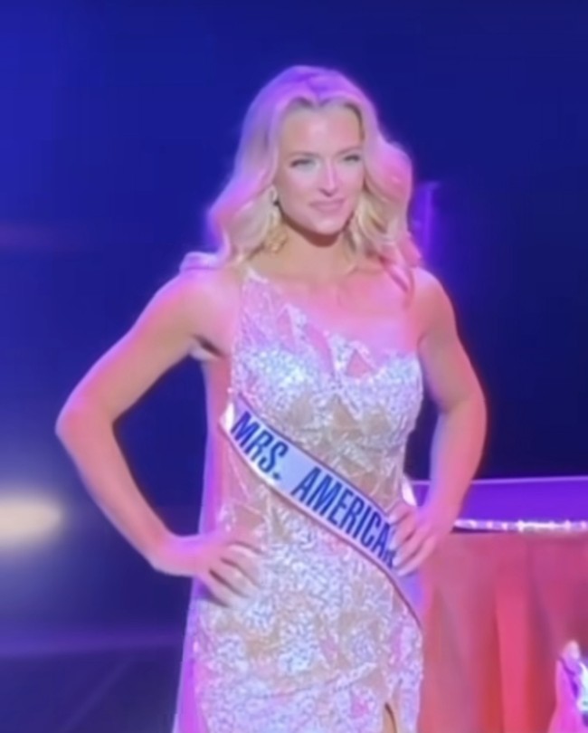 Berbicara kepada The New York Times, Hannah mengatakan meski dia masih dalam masa nifas, namun dia siap untuk memamerkan kecantikannya di atas catwalk.  Foto: Dok. Instagram