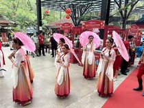 Meriah! Semarak Imlek 2024 di Taman Safari Bogor