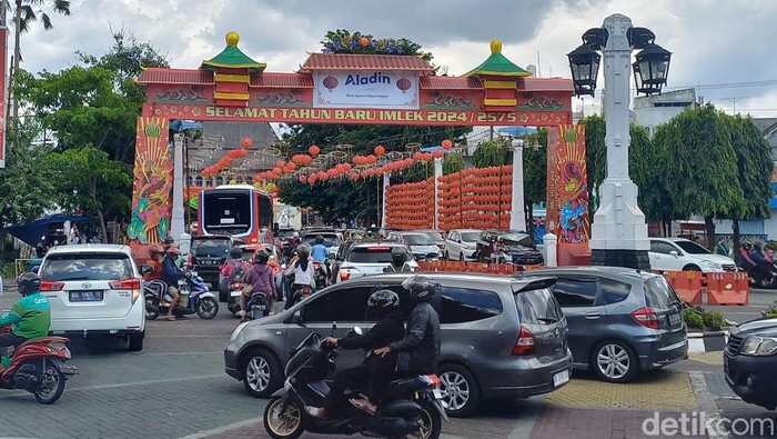 Suasana imlek di Depan Balai Kota Solo, Jumat (9/2/2024).