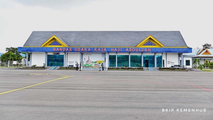 Kementerian Perhubungan terus mengupayakan Bandara Raja Haji Abdullah di Tanjung Balai Karimun, Kepulauan Riau (Kepri) dapat didarati pesawat berbadan besar seperti jenis Boeing 737. Hal ini diungkapkan Menteri Perhubungan Budi Karya Sumadi saat mengunjungi bandara tersebut, Kamis (8/2).