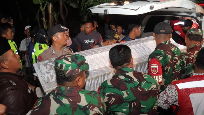Jenazah korban kecelakaan bus dipulangkan ke Desa Tegalmade, Kecamatan Mojolaban, Kabupaten Sukoharjo, Jumat (9/2/2024).