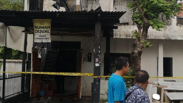 Kebakaran terjadi di sebuah bengkel tambal ban Jl Kelapa Sawit, Matraman, Jakarta Timur (dok. Ist)