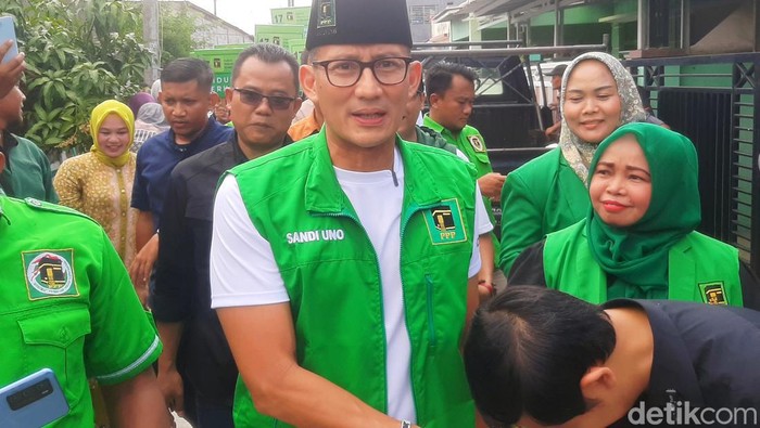 Ketua Bappilu PPP Sandiaga Uno saat blusukan di Karawang.
