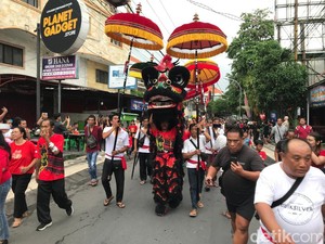 Kirab Barongsai di Wihara Dharmayana Kuta, Simbol Tolak Bala Jelang Imlek