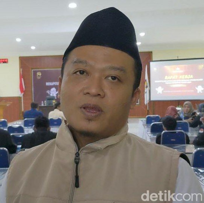 Komisioner KPU Trenggalek Mohammad Indra Setiawan