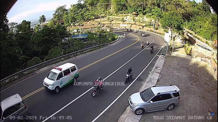 Kondisi lalu lintas di Gunungkidul, Jumat (9/2/2024) pukul 17.59 WIB