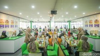 Usai melakukan grand opening pada Jumat (9/2/2024) ini, pengunjung dapat menikmati promo selama tiga hari di K-Stop. Konsumen bisa mencoba masak ramen dan minuman pouch korea dengan harga 30 ribu rupiah.