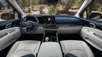 Masuk ke ara dalam, Kia Carnival masih mendapatkan layar kembar berukuran 12,3 inci yang berfungsi sebagai cluster instrumen dan layar sentuh infotainment. Foto: Kia