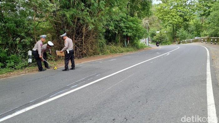 Olah TKP kecelakaan bus maut di Imogiri, Bantul, Jumat (9/2/2024)