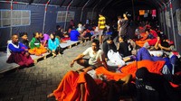 Warga mengungsi di posko Terminal Jati, Kudus, Jawa Tengah, Jumat (9/2/2024). Antara Foto/Yusuf Nugroho.