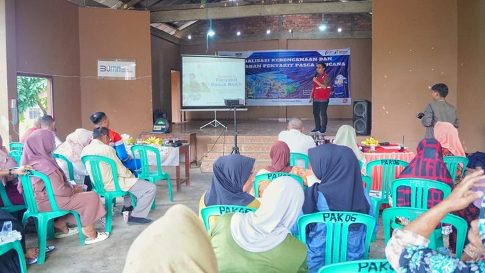 Pertamina memberikan sosialisasi kebencanaan ke masyarakat.