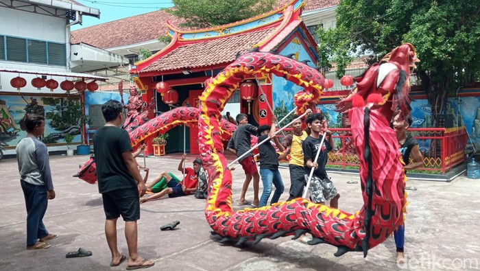 Pertunjukan Barongsai dan Liong akan tampil dalam perayaan tahun baru Imlek di Klenteng Talang Cirebon.