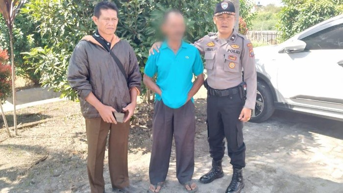 Pihak kepolisian saat mengamankan pelaku Walpensius Saragih. (Foto: dok Polres Simalungun).