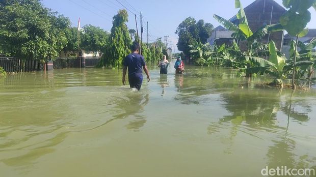 Potret banjir di Kedungbanteng, Karanganyar, Demak, Jumat (9/2/2024).