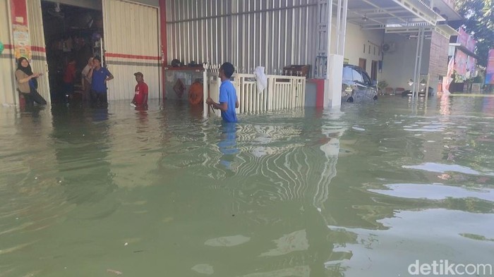 Potret banjir di Kedungbanteng, Karanganyar, Demak, Jumat (9/2/2024).