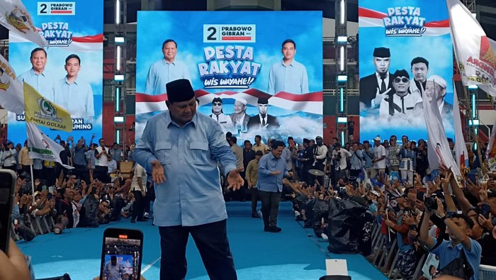 Prabowo joget saat kampanye di Sidoarjo (Wildan/detikcom)