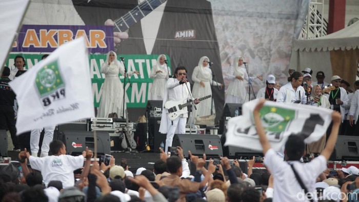 Rhoma Irama saat Kampanye AMIN di Pasuruan