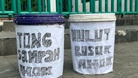 Mantan Ahoker ini justru menuding sebaliknya bahwa Ahok adalah seorang yang temperamental, mudah meledak-ledak emosinya ketika berbicara dengan lawan bicara yang tidak sependapat dengannya. Dalam aksinya mereka membawa tong sampah bertuliskan Tong Sampah Ahok Mulut Busuk Ahok.