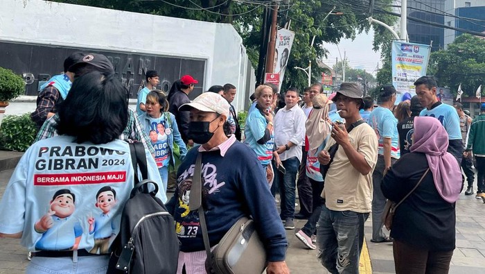 Saat Mantan Ahoker Marah-marah Tolak Mulut Kotor Ahok Komunitas mantan Ahoker atau relawan pendukung Basuki Tjahaja Purnama alias Ahok di Pilkada DKI Jakarta tahun 2017 berkumpul melakukan aksi βTolak Mulut Kotor Ahokβ di Tugu Proklamasi, Jakarta.