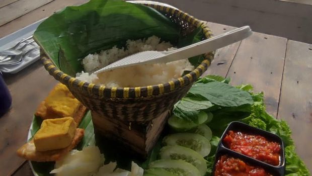 Paket nasi liwet di restoran Secret Garden Puncak