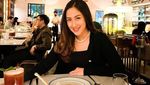 Keseruan Tamara Tyasmara Saat Kulineran Bareng Sahabatnya