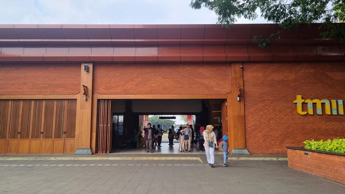 TMII di Long Weekend Imlek