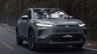 Di Thailand, Corolla Cross 2024 ditawarkan dalam beberapa varian dan harga, yakni 1.8L Sport Plus seharga 999.000  THB (Rp 434,9 juta), HEV Premium 1.094.000 THB  (Rp 476,3 juta), HEV Premium Luxury seharga 1.204.000  THB (Rp 524,2 juta) dan HEV GR Sport seharga 1.254.000  THB (Rp 545,9 juta). Foto: Dok. Toyota Thailand