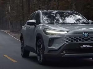 Lihat Lebih Dekat Wujud Toyota Corolla Cross 2024