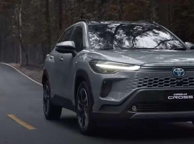 Lihat Lebih Dekat Wujud Toyota Corolla Cross 2024