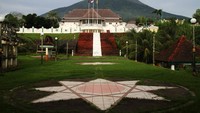 Suasana Kedaton Kesultanan Ternate di Ternate, Maluku Utara, Jumat (9/2/2024).