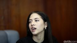 Adhisty Zara yang Makin Dewasa Adhisty Zara yang Makin Dewasa