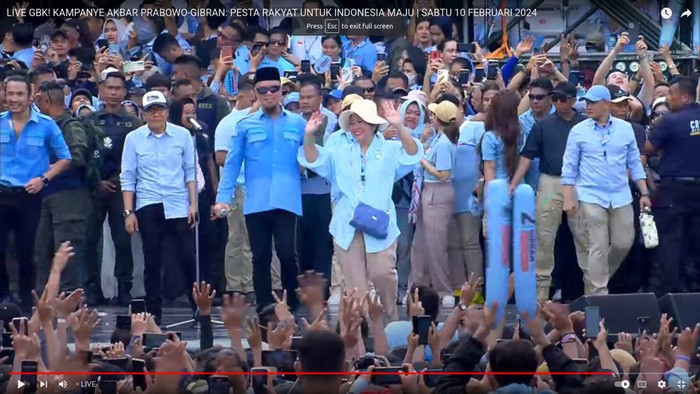 Ahmad Dhani ajak Titiek Soeharto di GBK
