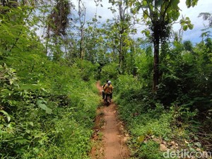 Warga Kampung 8 Ciamis yang Impikan Akses Jalan Memadai