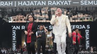 Nassar pun meminta Megawati menyanyikan lagu yang sedang dinyanyikannya. Megawati pun kemudian menyanyikan sepenggal bait lagu tersebut. 