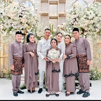 “Jadi saya memberitahukan bahwa pertunangan saya dengan mas dana sudah dinyatakan putus sejak tanggal 22 Juni itu di antara kami dan tanggal 27 Juni kemarin hari Kamis itu di antara sama orang tua Alhamdulillah secara resmi, ujar Ayu Ting Ting.  Foto: Instagram/@candrazhang @mom_ayting92_@ayungberinda