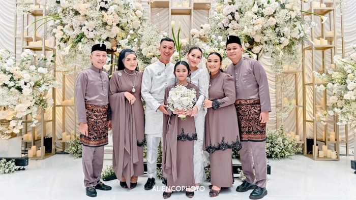 Ayu Ting Ting dan Muhammad Fardhana Lamaran.