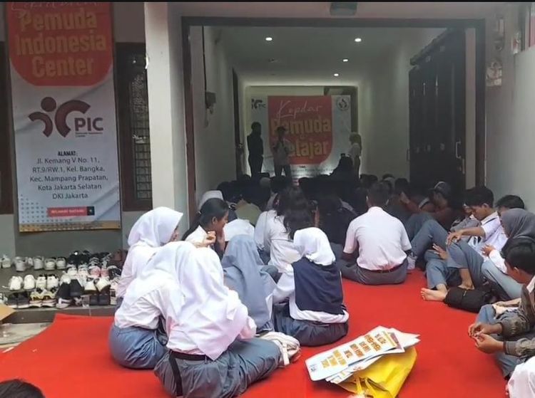 Bangun Kesadaran Berpolitik Lewat Kopdar Pemuda dan Pelajar