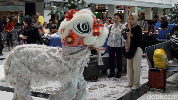 Barongsai di Bandara Adi Soemarmo Solo, Sabtu (10/2/2024).