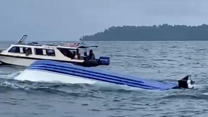 Speedboat yang membawa 26 wisatawan terbalik di perairan Maratua, Kabupaten Berau, Kalimantan Timur (Kaltim).