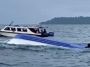 Kapal Bawa 26 Wisatawan Terbalik di Perairan Maratua Berau, 2 Orang Tewas