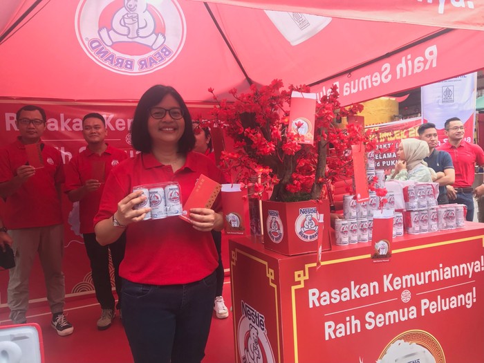 Dalam rangka mendukung perayaan Imlek tahun ini, BEAR BRAND menghadirkan selling booth dengan berbagai aktivitas.