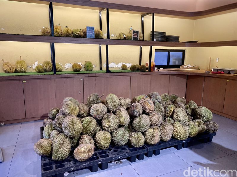 Durian Matang di Potong