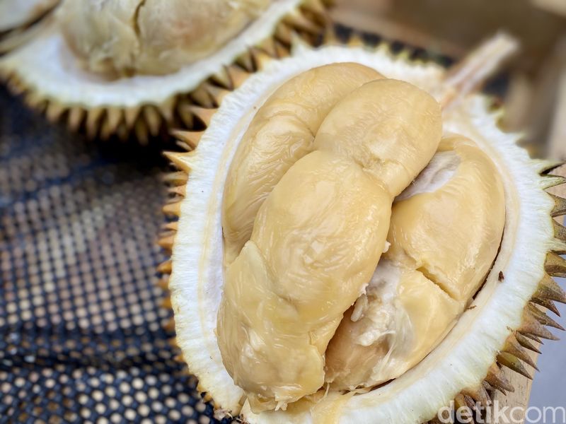 Durian Matang di Potong