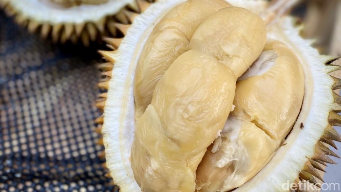 Durian Matang di Potong