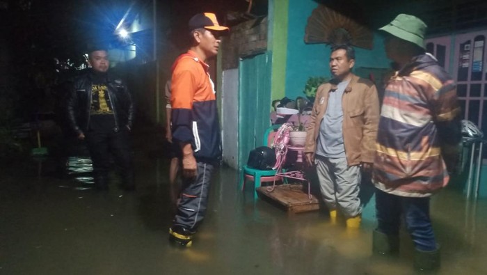 Hujan deras 2 hari membuat banjir 2 kecamatan di OKU.